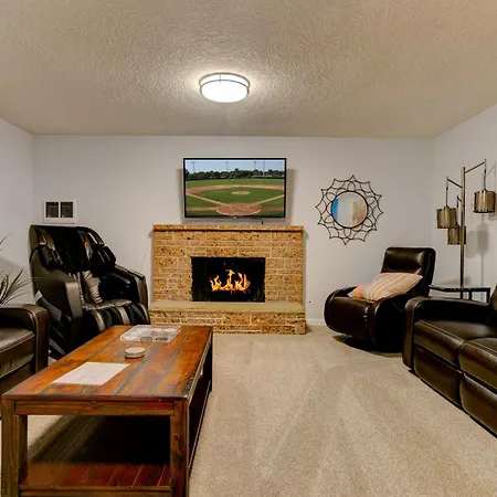 Villa Modern Luxuries In A Quiet Convenient Location